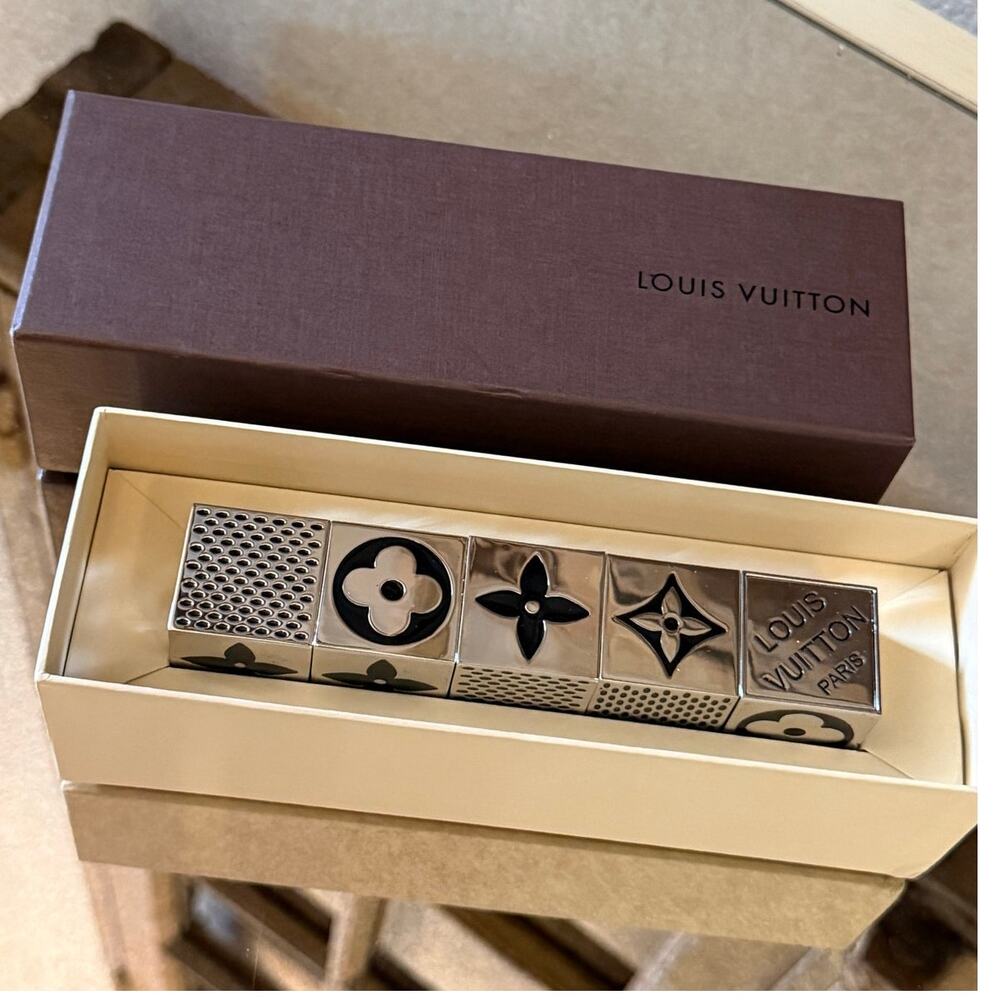 LOUIS VUITTON Metal Magnetic Cube Gamet Dice Paper Weight Limited Edition